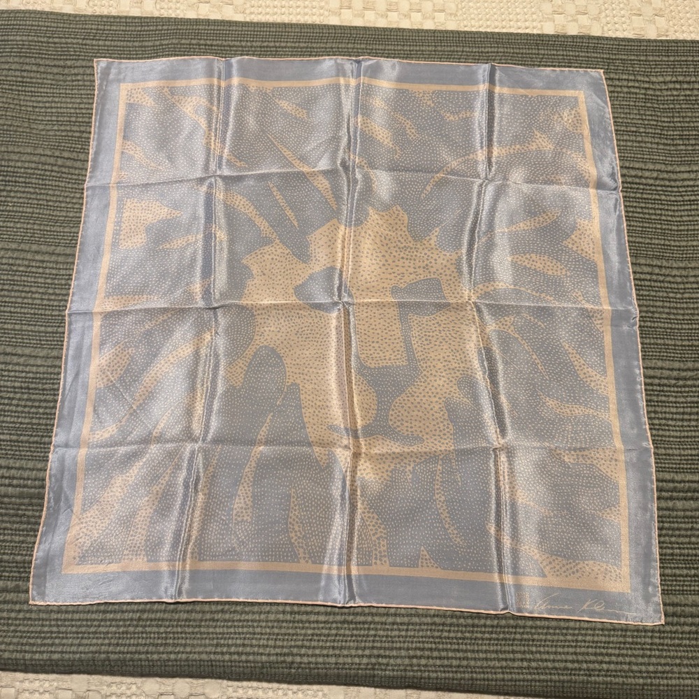 4 Vibrant Square Scarves - Picture 9 of 10